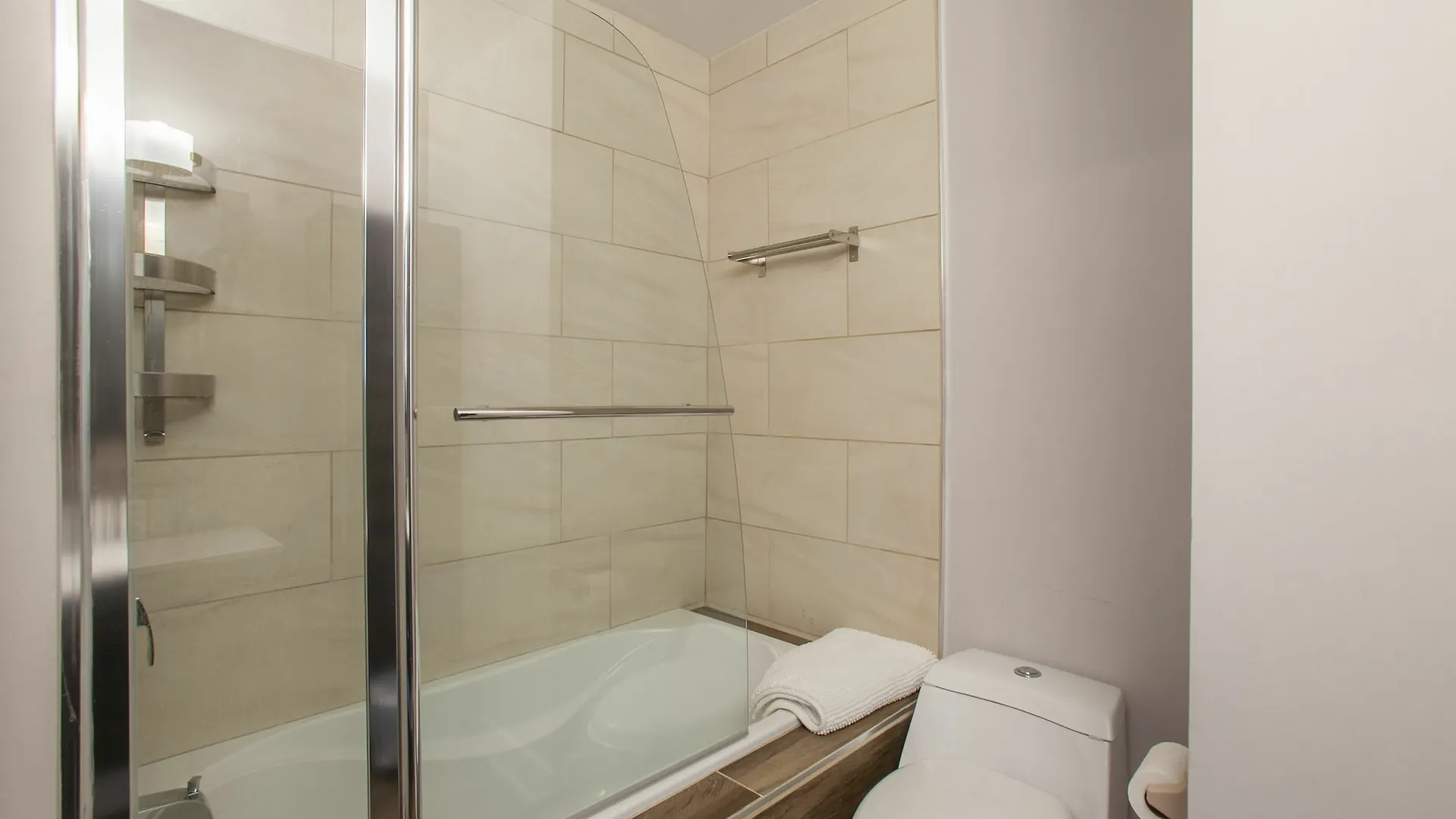 Lmvr - The Sherbrooke Montreal Apartment