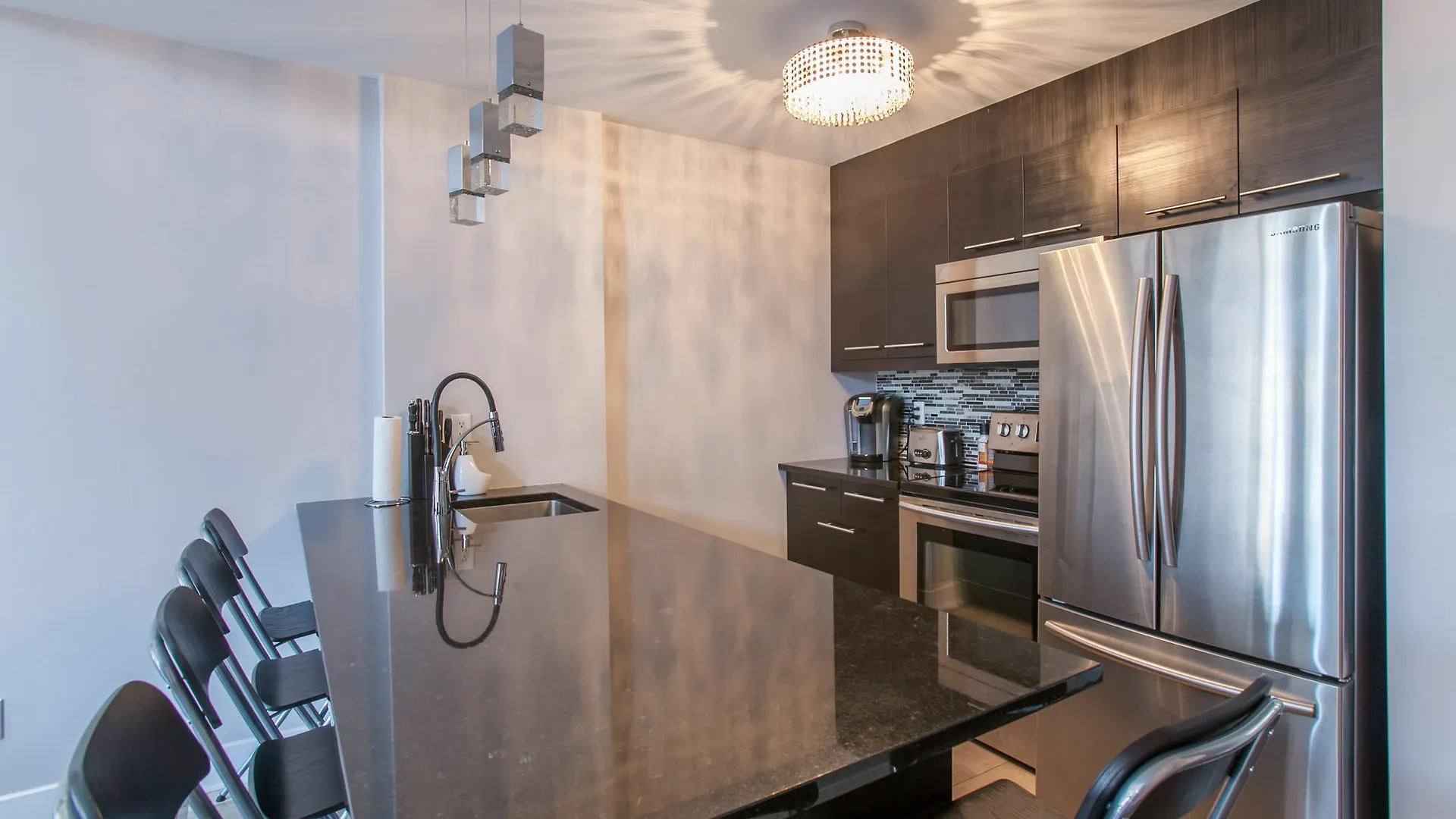Lmvr - The Sherbrooke Montreal Apartment