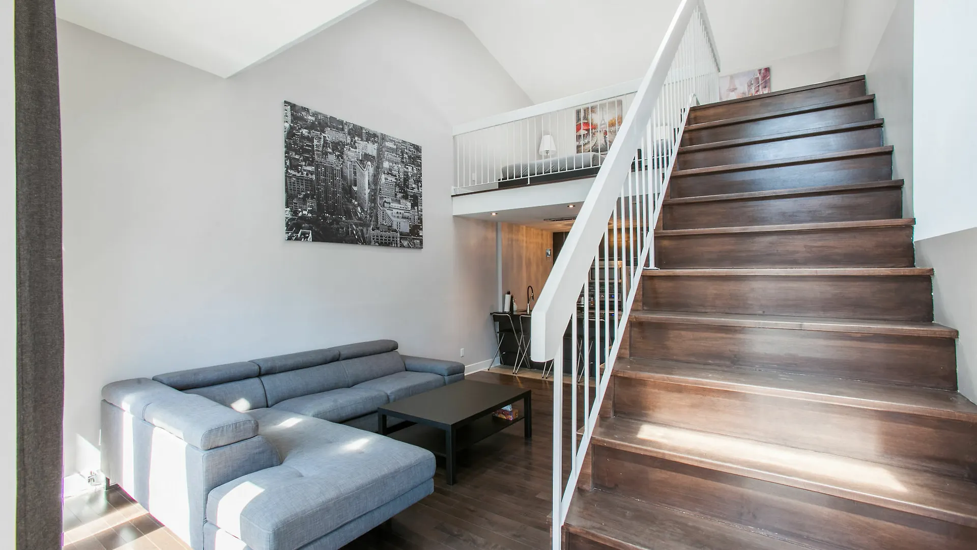 Lmvr - The Sherbrooke Montreal 0*,  Canada
