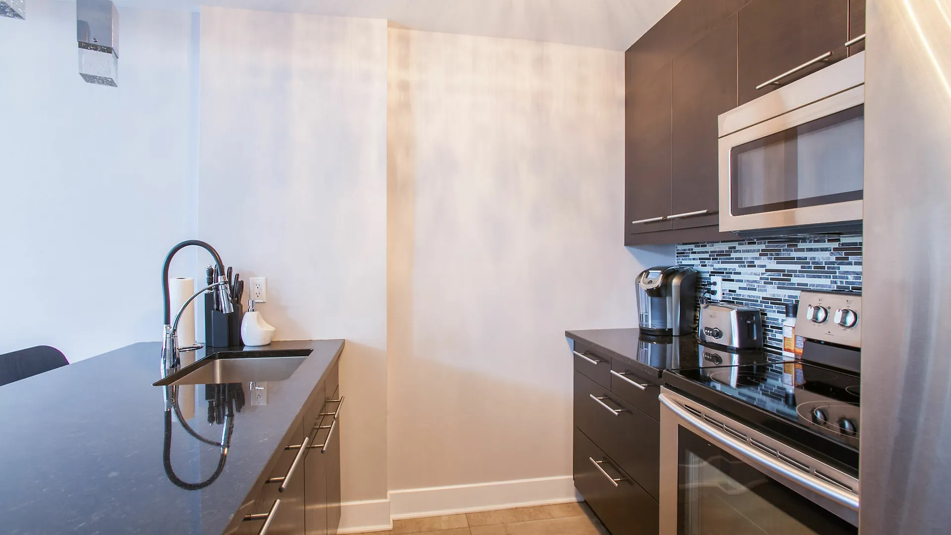 Lmvr - The Sherbrooke Montreal Apartment